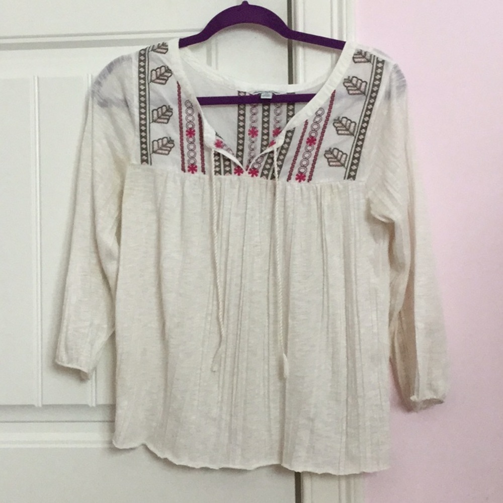 Off white, cropped sleeve shirt